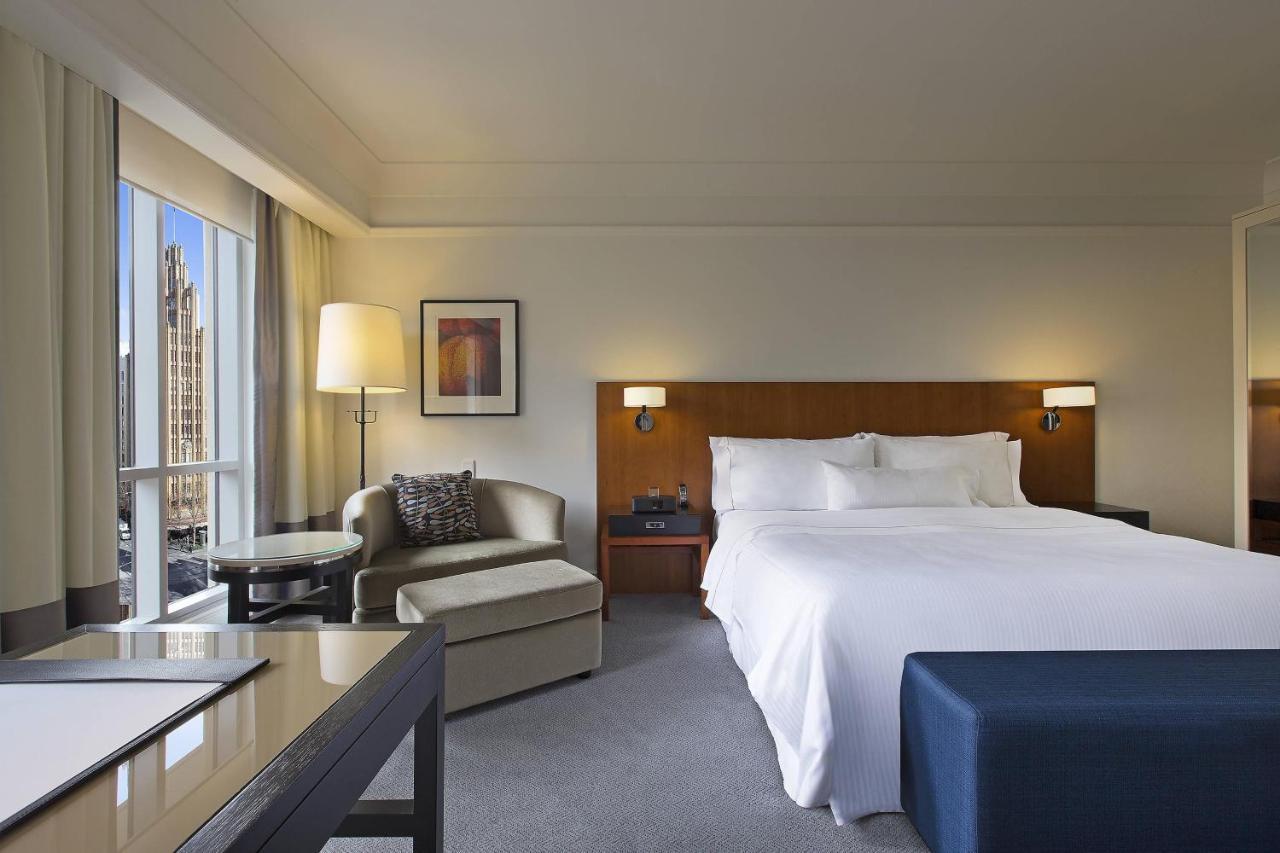 The Westin Melbourne Hotel Eksteriør billede A guest room at the Westin Palace Madrid