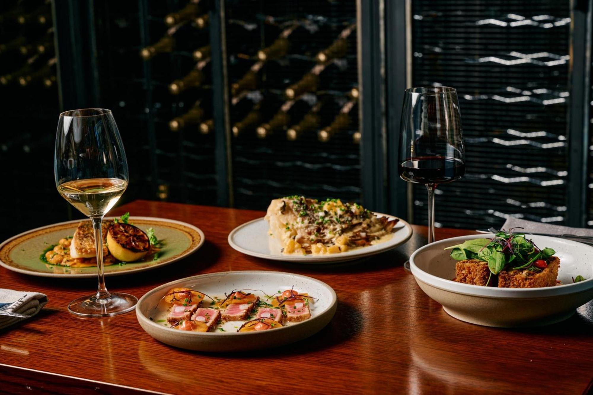 The Westin Melbourne Hotel Eksteriør billede A selection of dishes at the restaurant