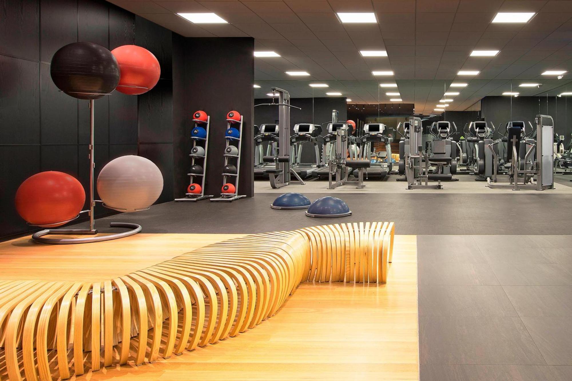 The Westin Melbourne Hotel Eksteriør billede The gym at The Dorchester