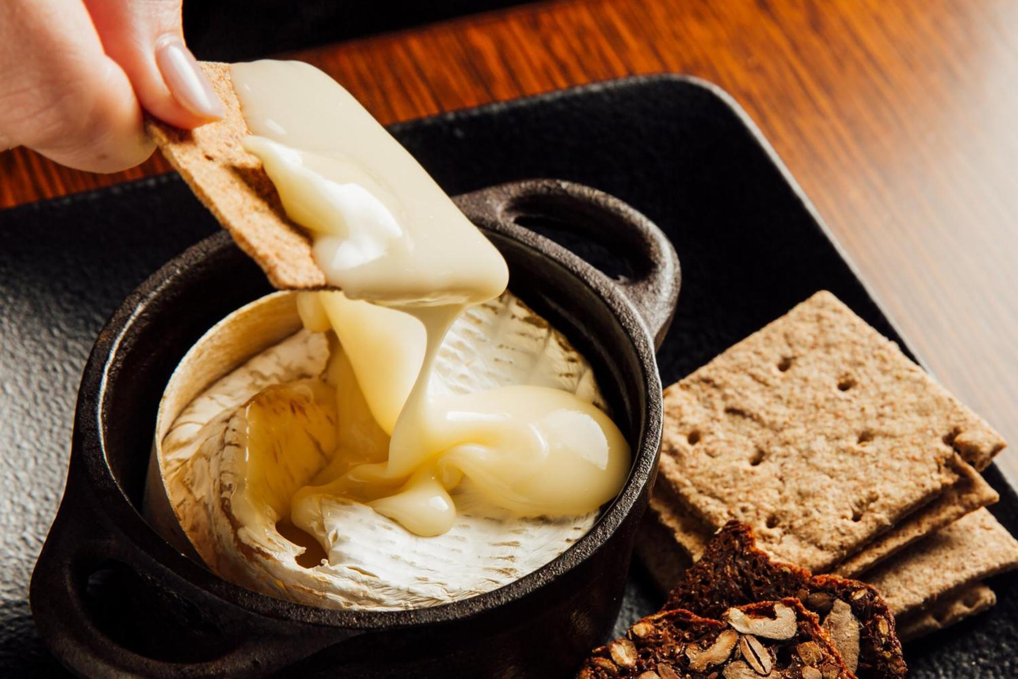 The Westin Melbourne Hotel Eksteriør billede A cheese fondue